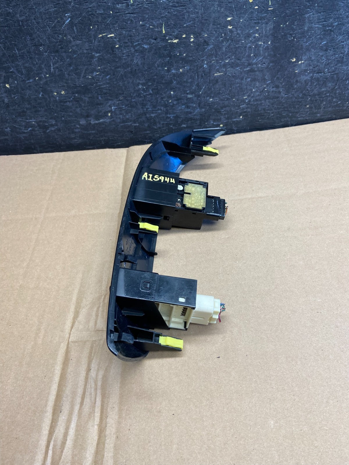 2004 to 2010 Toyota Sienna Left Side Climate Switches Bezel Trim AI5944 DG2