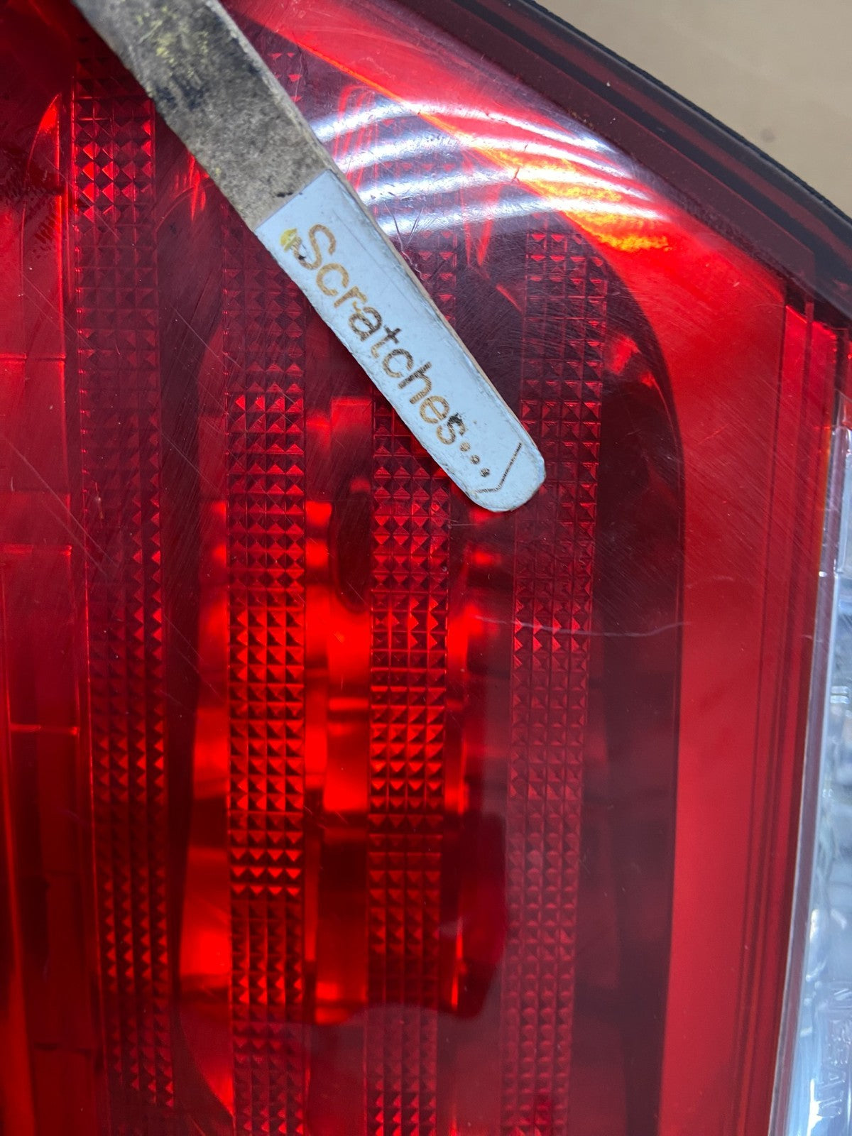 2000-2001 Infiniti i30 Right Passenger Rh Side Tail Light Inner AH8914 DW3