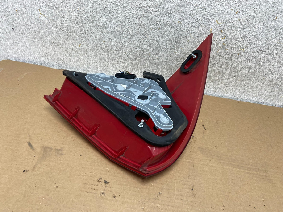 2005-2007 Mercedes-Benz C230 W203 C-Class Right Passenger Tail Light AH4448 DW4