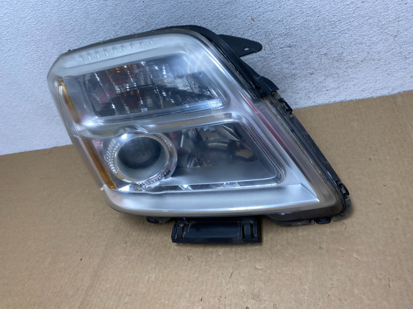 2010 to 2015 GMC Terrain Halogen Passenger Right Rh Side Headlight AF9556 DW1
