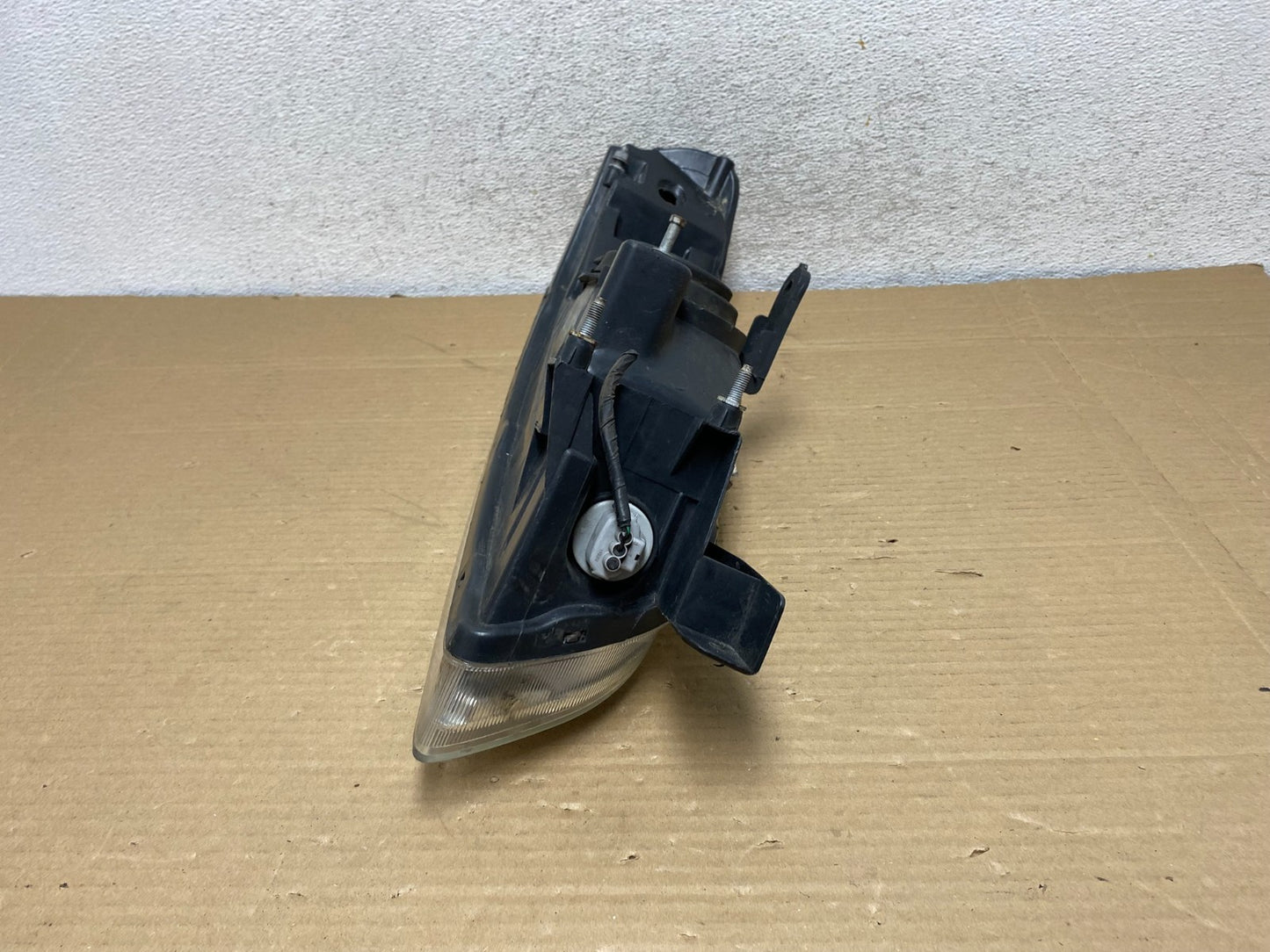 Sedan 2000 2001 Nissan Altima Headlight Left Driver LH AG8920 DW5