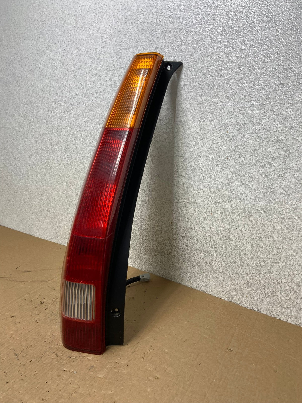 2002 2003 2004 Honda Crv Cr-v Left Driver Lh Tail Light AG1140 LK1