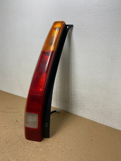 2002 2003 2004 Honda Crv Cr-v Left Driver Lh Tail Light AG1140 LK1