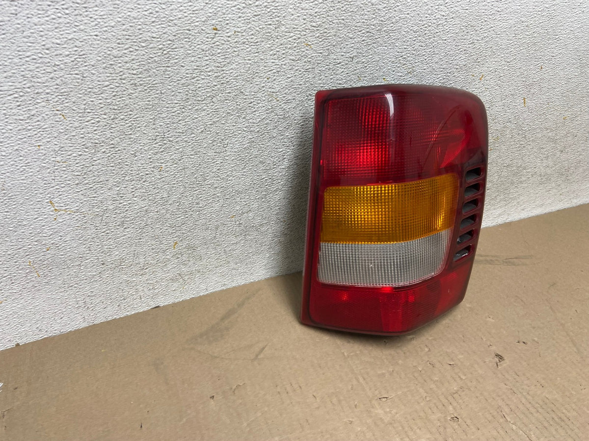 1999-2004 Jeep Grand Cherokee WJ Right Passenger Rh Tail Light AH6763 LK1