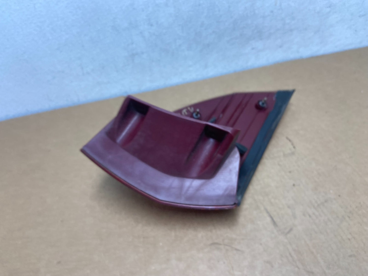 2004-2005 Toyota Sienna Right Passenger Rh Side Tail Light AD5422 LK4