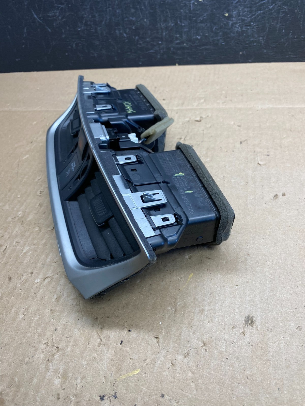 2013 to 2015 Nissan Sentra Air Vents Top Dash Center W/Hazzard Switch ac6446 DG2