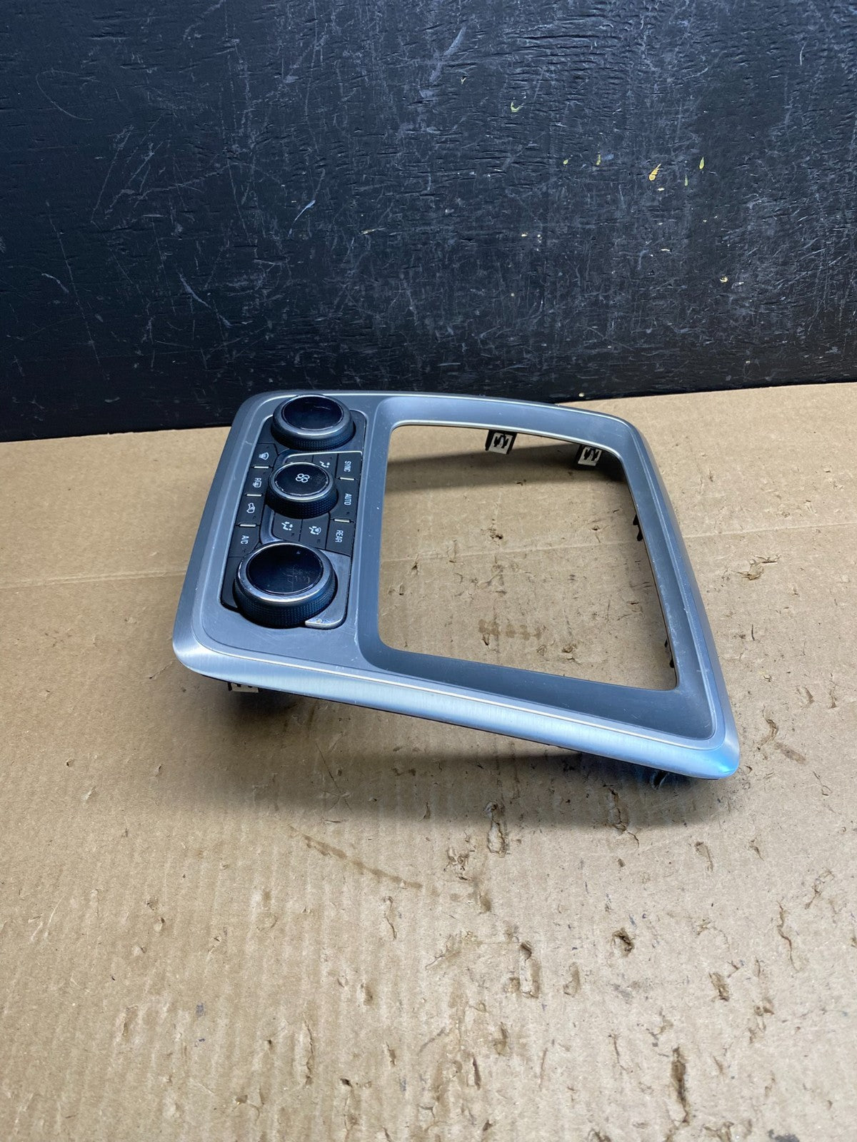2013 - 2016 GMC Acadia A/C Heater Climate Control Radio Panel Bezel OE AC9069 DG2