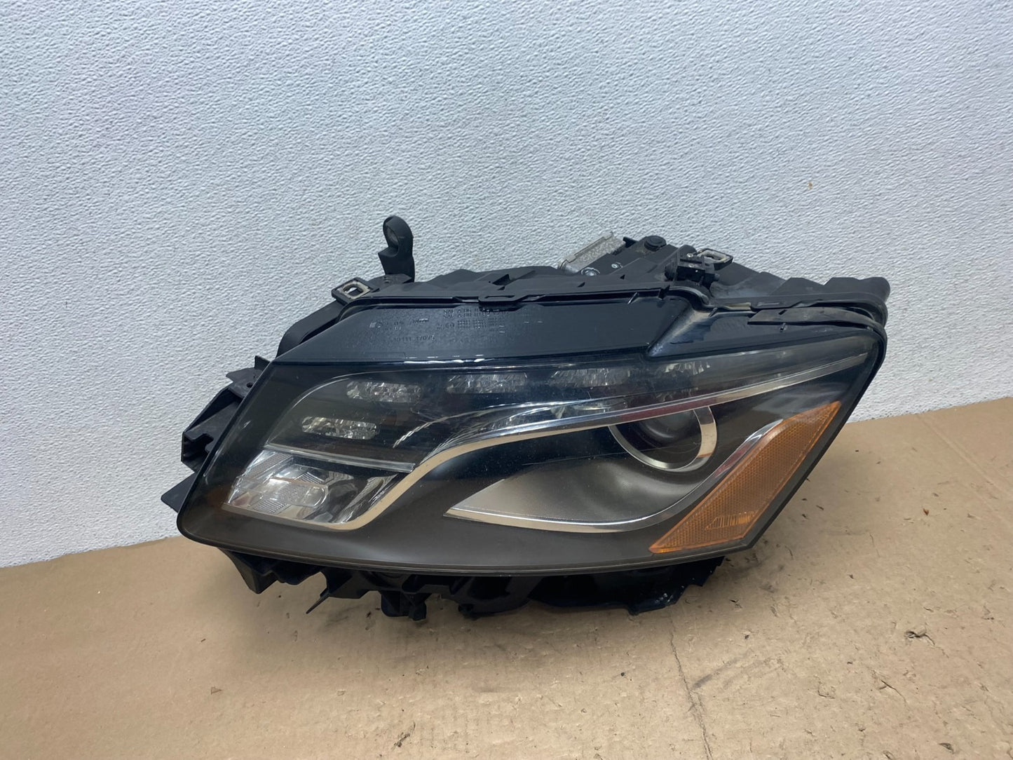 2009-2012 Audi Q5 Left Driver LH Side Xenon HID Headlight AG5543 DW0