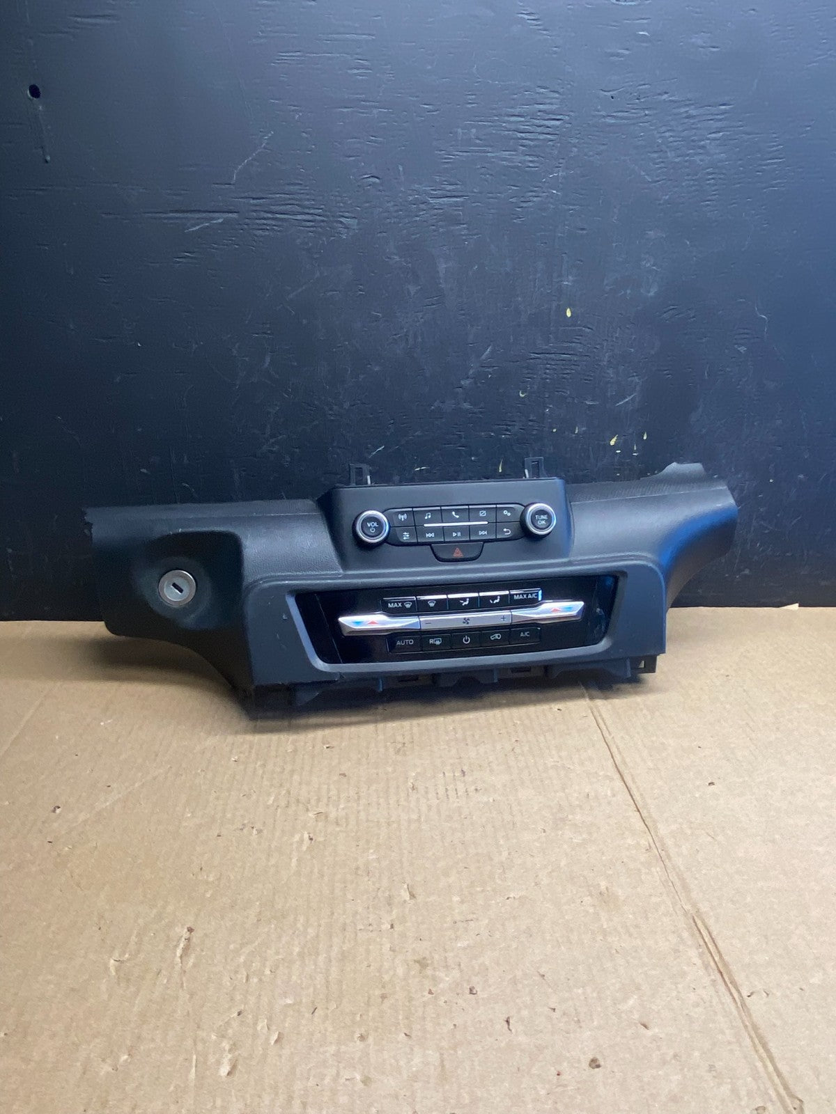 2020 to 2023 Ford Explorer Radio Climate Control Panel Trim Bezel ae4446 DG0