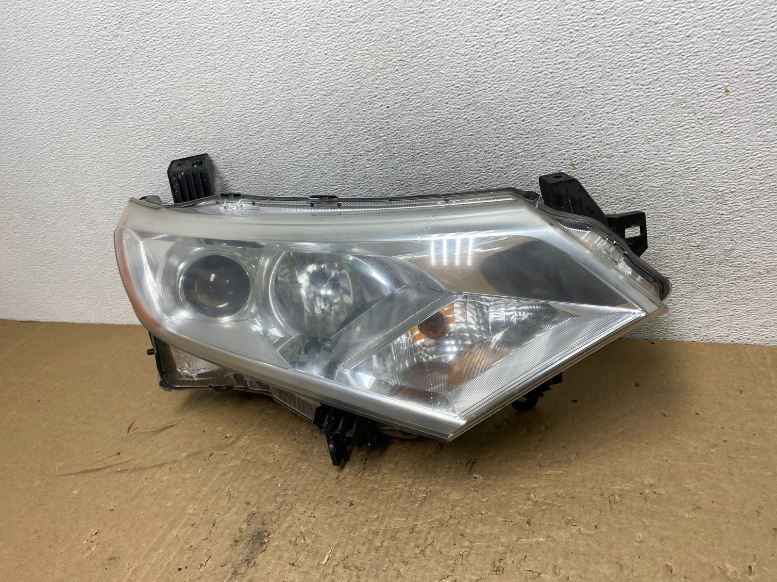 2012 to 2017 Nissan Quest Right Passenger RH Headlight Halogen AG1322 DW1