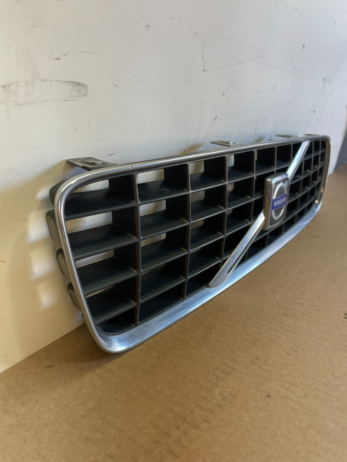 2001 to 2004 Volvo S60 Front Upper Grill Grille AG2917 DG2