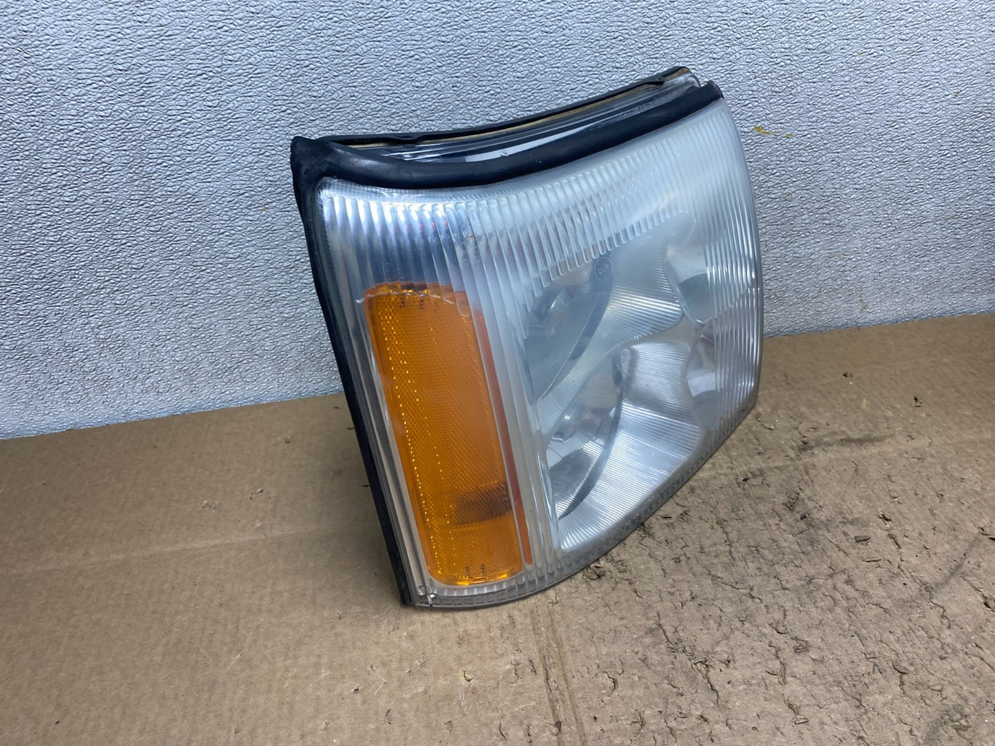 2002-2006 Cadillac Escalade Right Passenger Side Xenon HID Headlight Oem Z12442