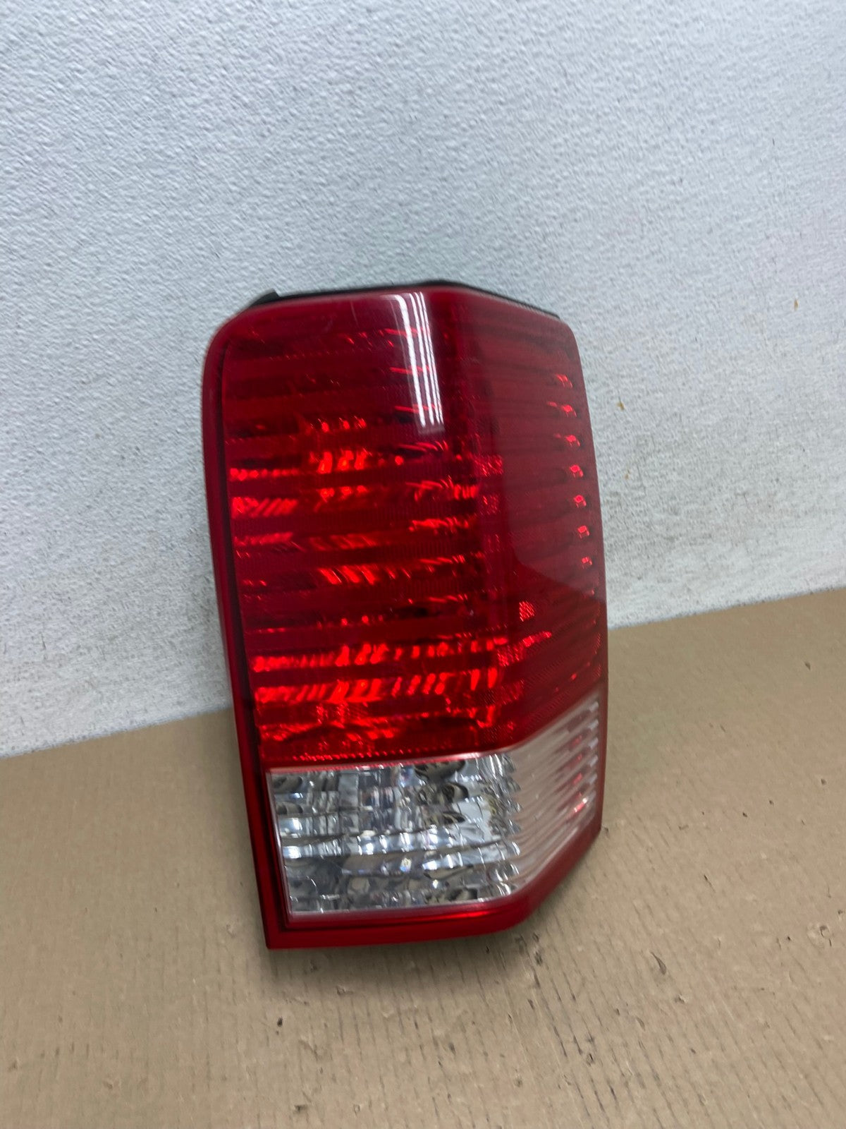 2007 2008 2009 Chrysler Aspen Tail Light Right Passenger Rh Side AE9521 LK2