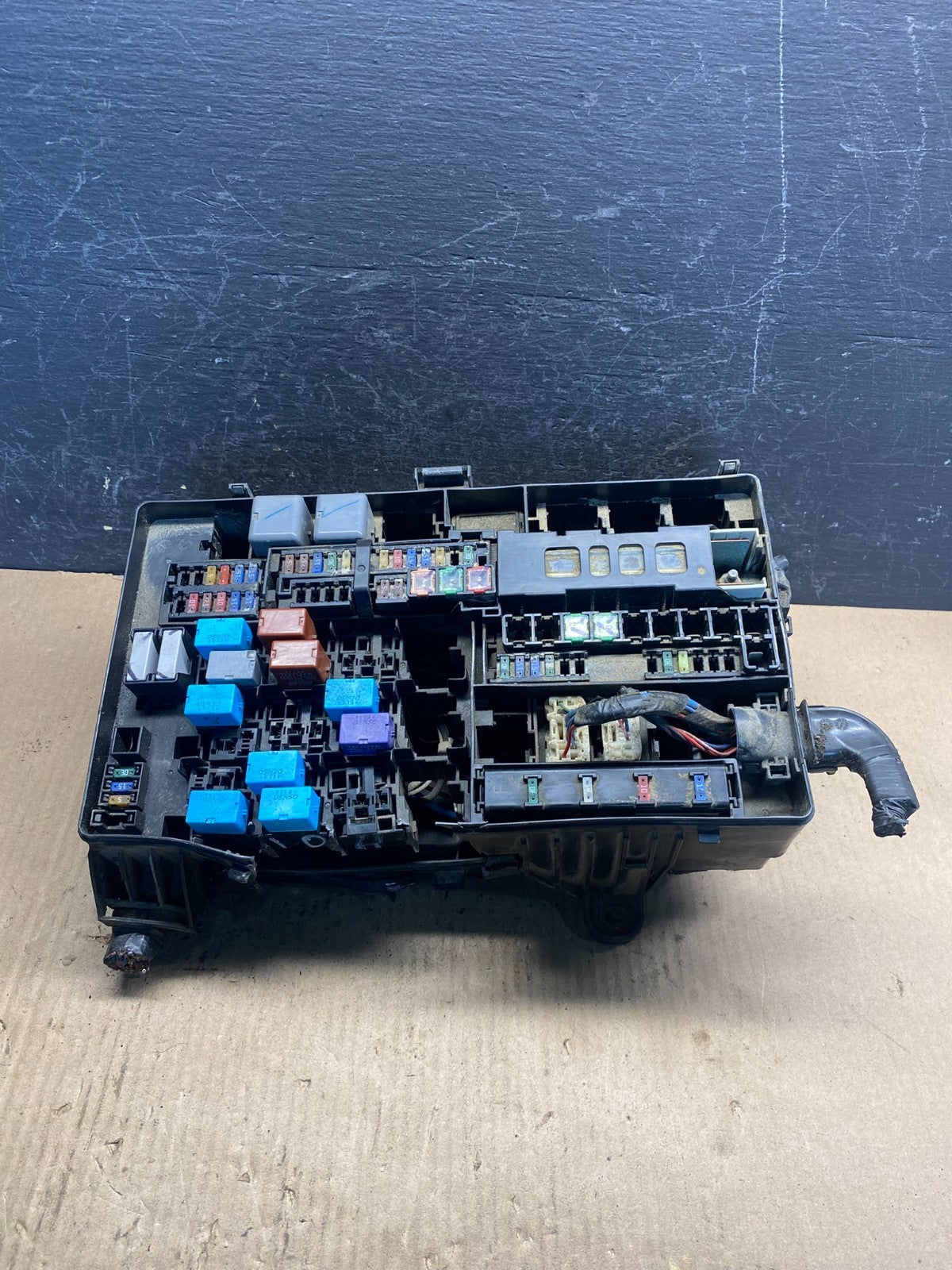 2007 to 2010 Toyota Tundra Under Hood Fuse Box Relay AE6422 DG4