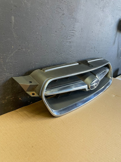 2004 to 2007 Subaru Legacy Front Upper Grille Grill AE34872