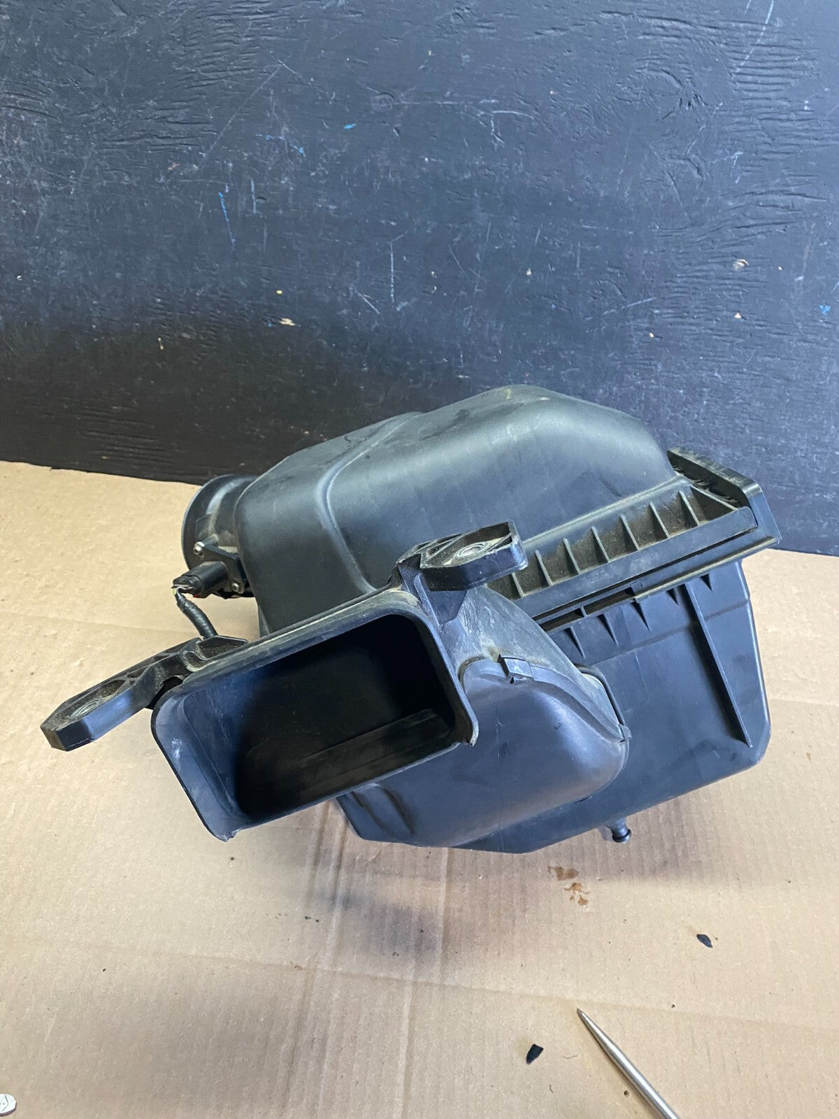 2007 to 2010 Lincoln MKX 3.7L Air Cleaner Box Resonator OEM I3322 DG13