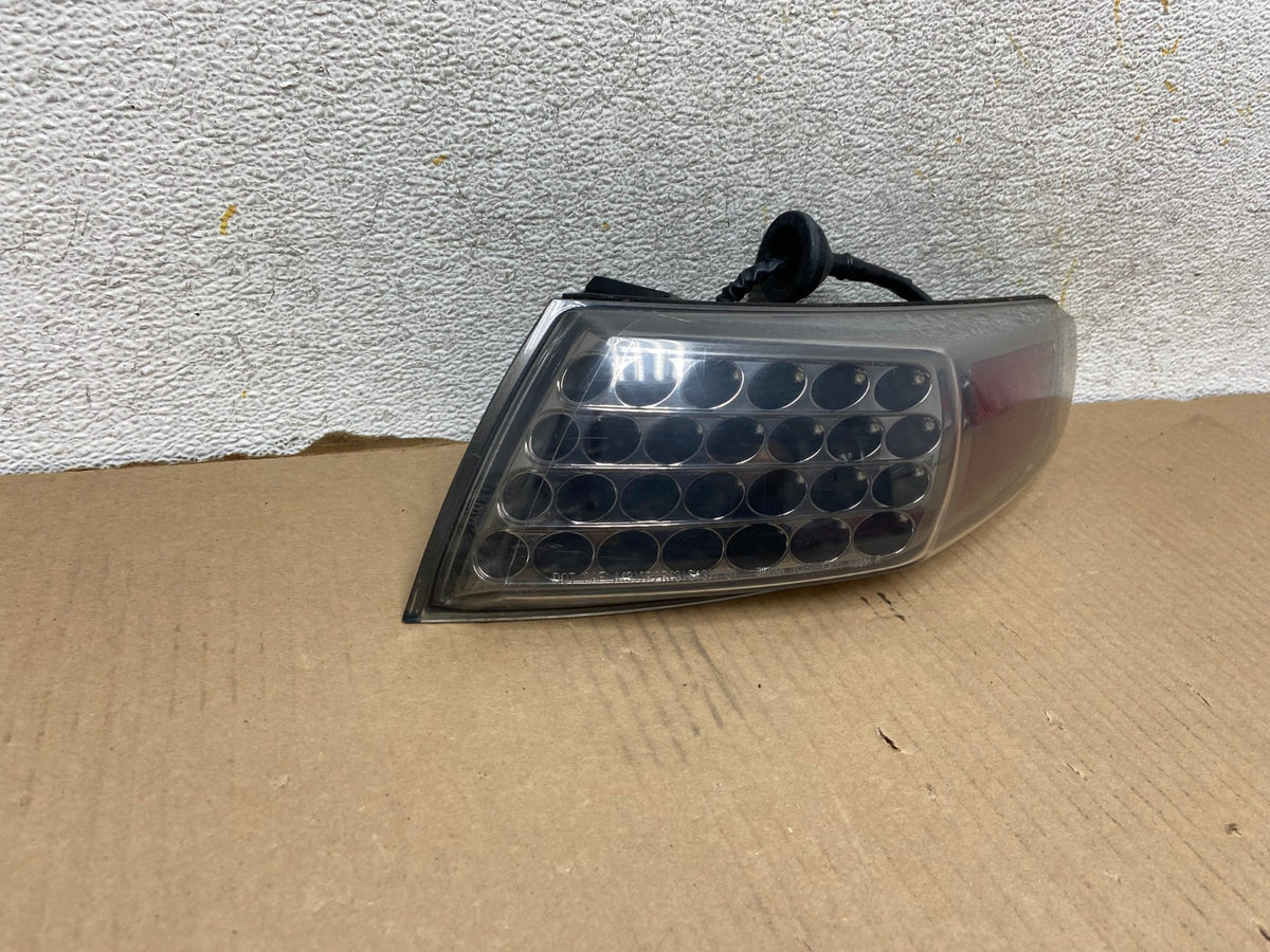 2006 2007 2008 Infiniti FX35 Right Passenger Smoked lens Tail Light AH30351