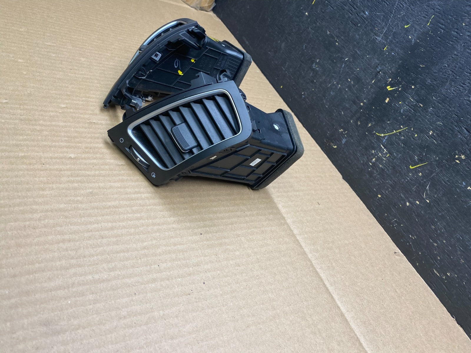 2014 2015  Kia Sorento Front Dash Left+Right Set Side A/C Air Vent U5846 DG1
