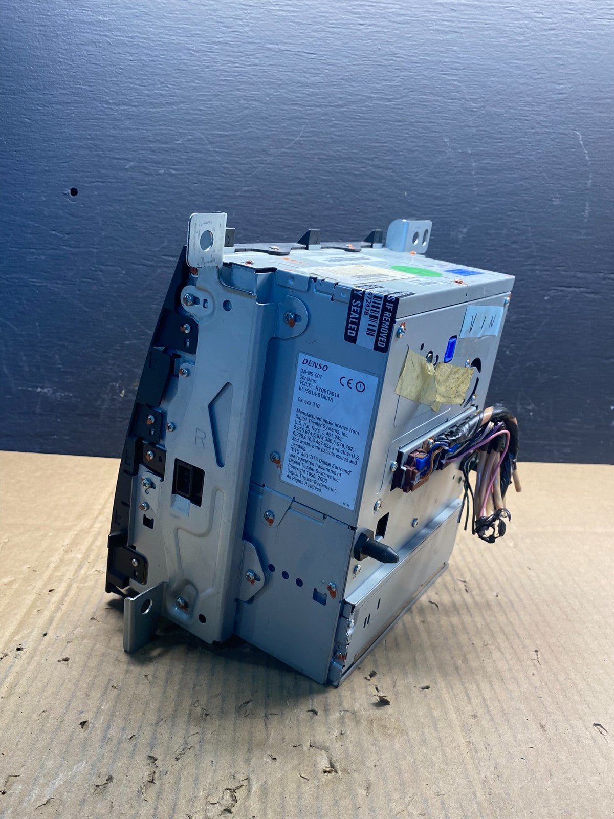 2005 to 2009 Cadillac Sts Radio 6 Disc Screen Display CD Player AD1740 DG1