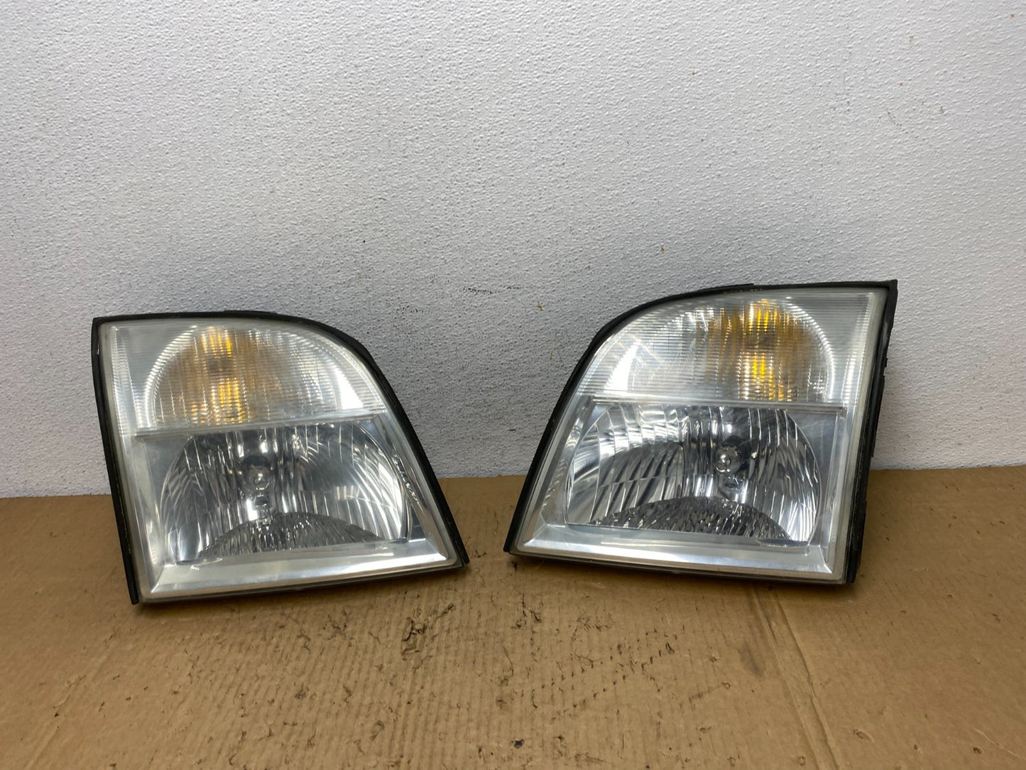 2002-2005 Mercury Mountaineer Left+Right Side Halogen Headlights AD2469 DW0