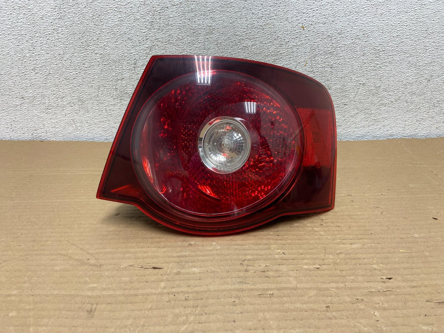 2008 2009 2010 Volkswagen Jetta Right Passenger RH Side Tail Light AG8929 DW0