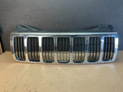 2005 to 2007 Jeep Grand Cherokee Front Upper Grill Grille Aftermarket AE0761 DG0