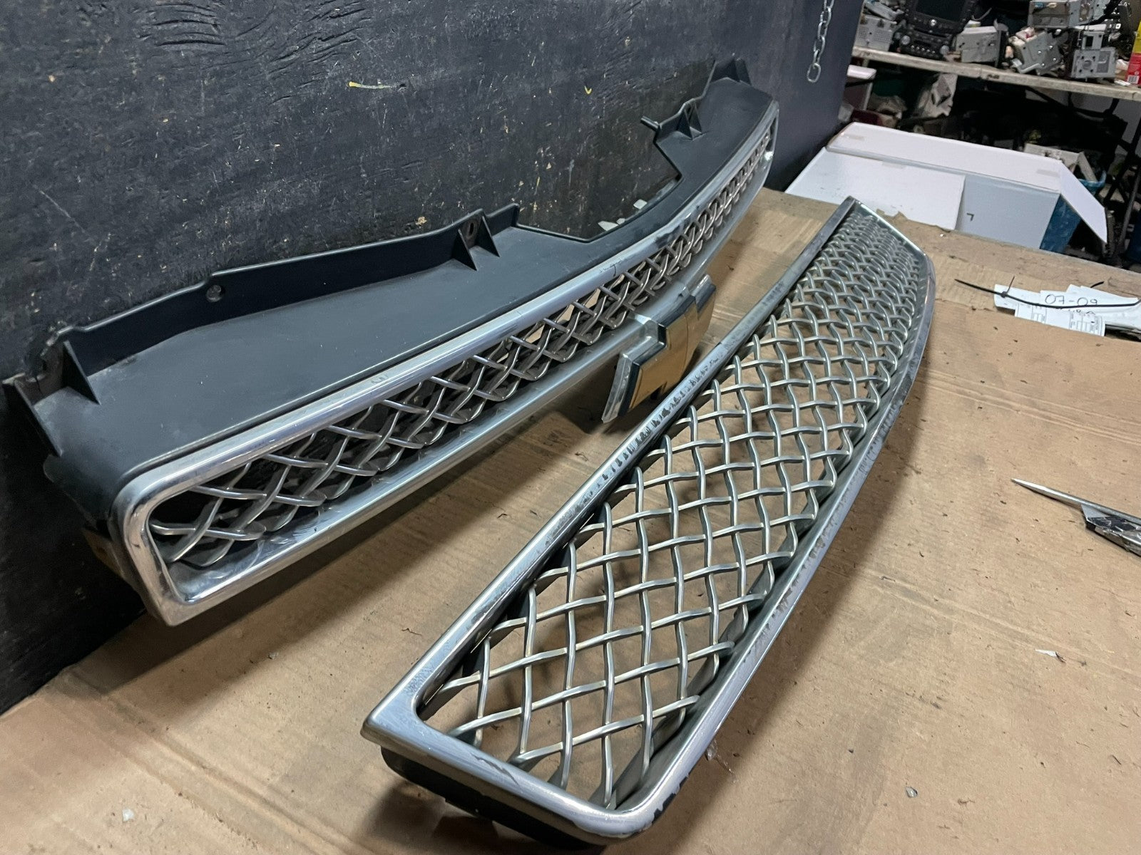 2007 to 2014 Chevrolet Tahoe Suburban Lower Upper Grill Grille Set Oem W2264 DG2