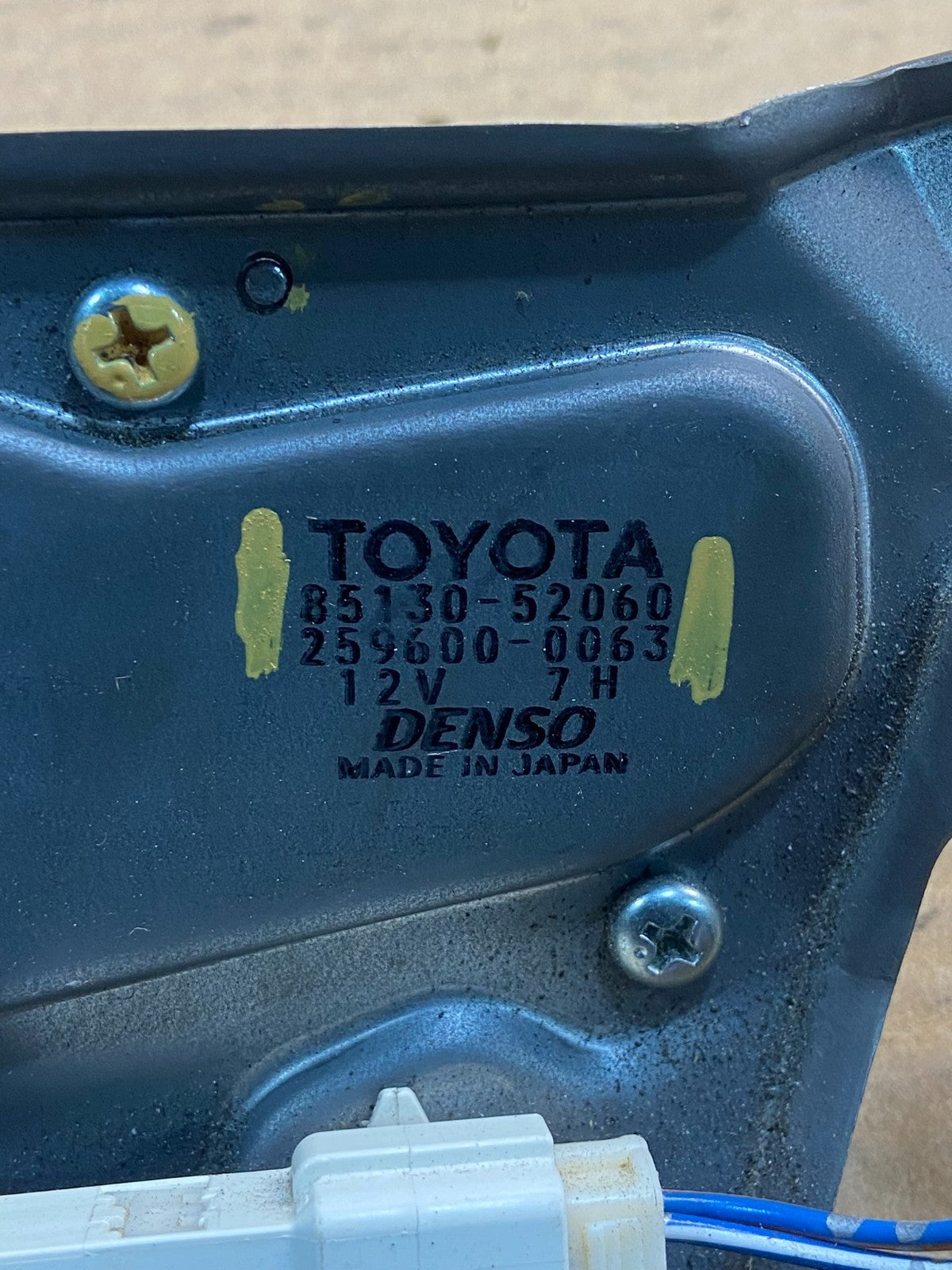 1997 to 2004 Mitsubishi Montero Sport Rear Tailgate Wiper Motor  Z9176 DG4