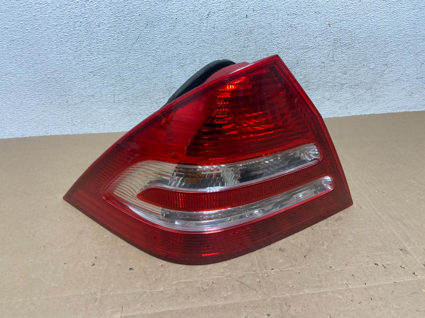 2005-2007 Mercedes-Benz C230 C240 W203 C-Class Left Driver Tail Light AE5967 DW0
