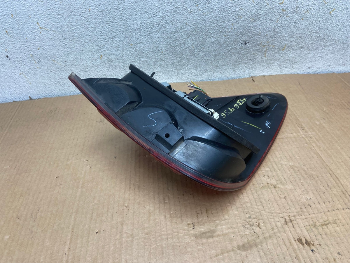 2009 to 2011 Mercedes ML350 ML-Class Right Passenger RH Tail Light AI6986 LK4