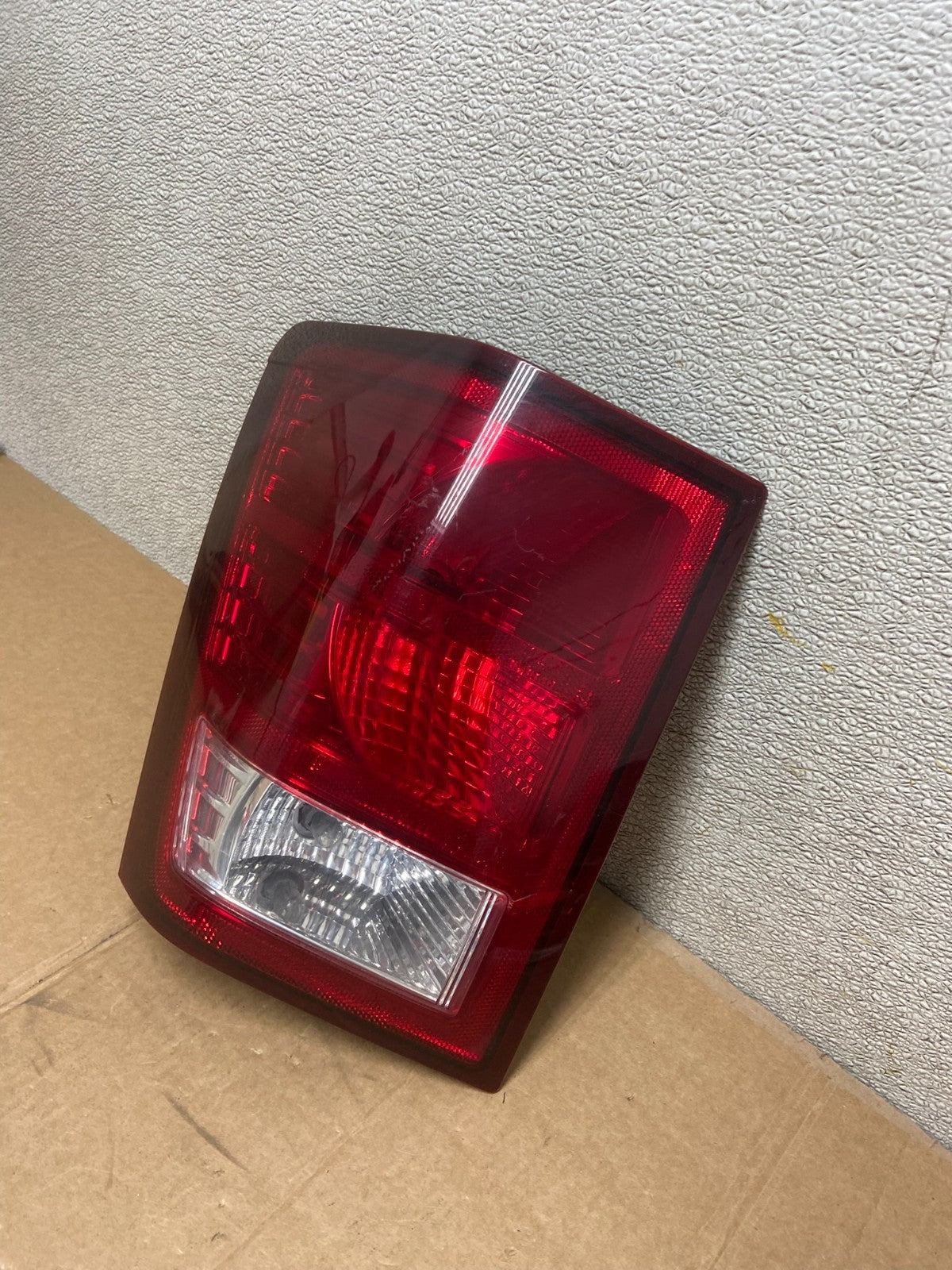 2007 2008 2009 2010 Jeep Grand Cherokee Left Driver Lh Tail Light Oem AA1152 DW1