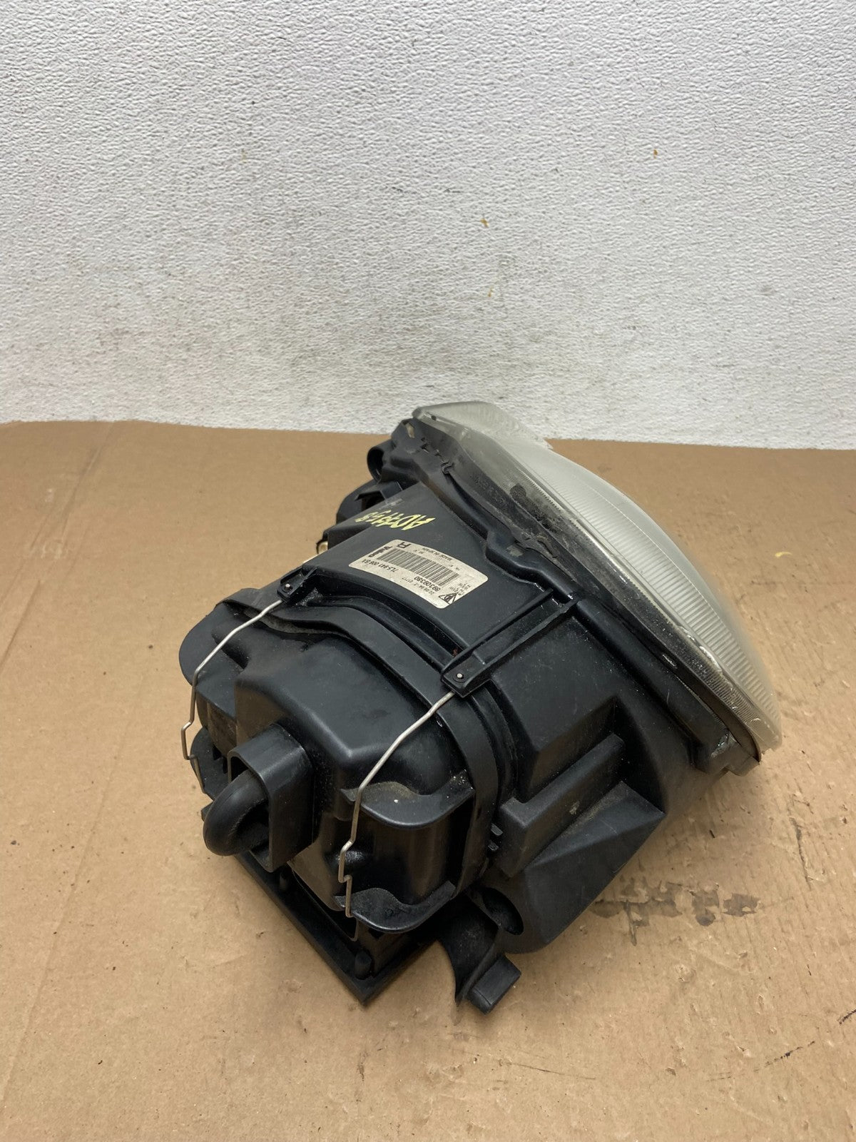 2004 - 2006 Porsche Cayenne Right Passenger Side Halogen Headlight AD7758 DW5