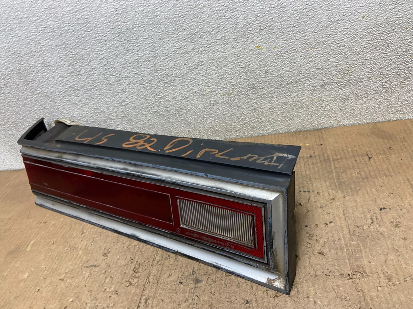 1984 Chrysler Diplomat Left Driver LH Tail Light Oem aa8571 DG1
