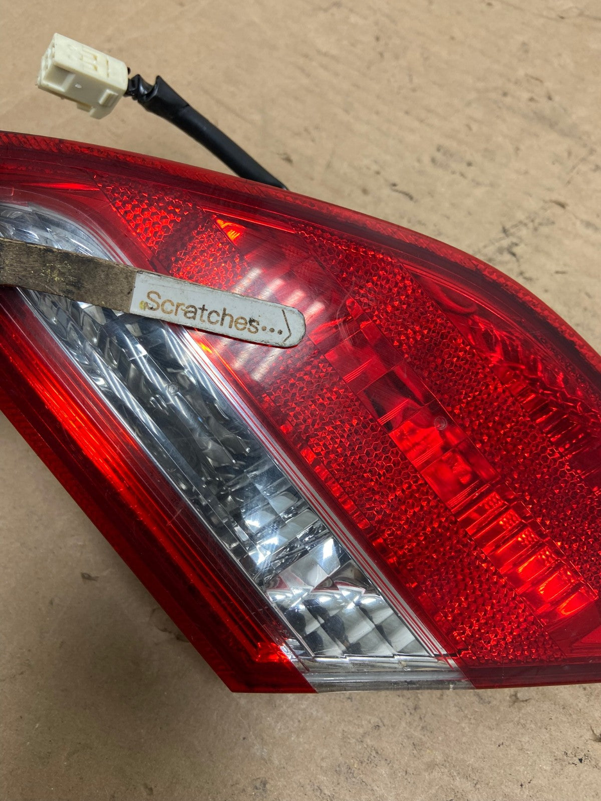 2008-2010 Toyota Avalon Right Passenger Side Tail Light Inner AH9551 LK3