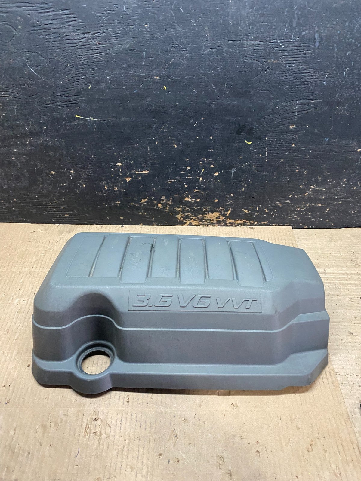 2007 to 2008 GMC Acadia 3.6L VVT Engine Cover Shield W5817 DG1