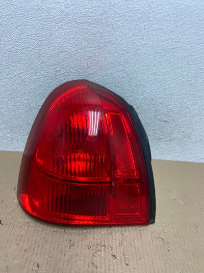 2003 to 2011 Lincoln Town Car Left Driver Lh Side Tail Light AF5893 LK0