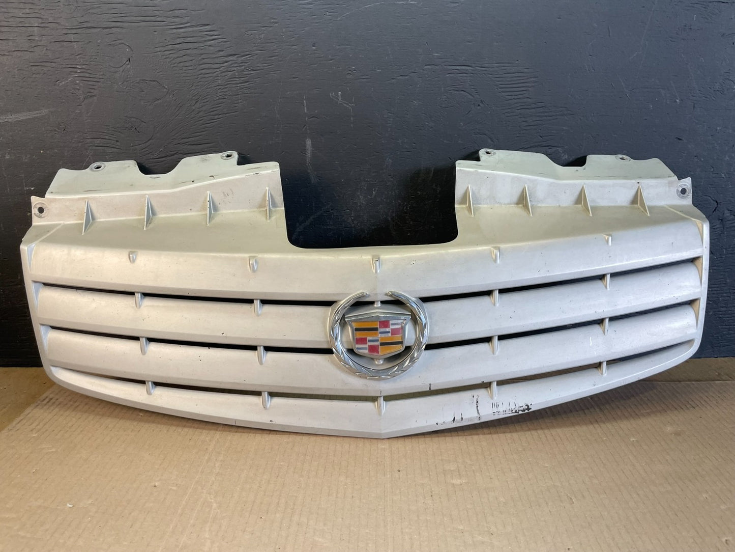 2003 2004 2005 2006 2007 Cadillac Cts Front Upper Grill Grille Oem AC2039 DG0