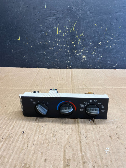 2001 - 2007 GMC Chevrolet Express 1500 Climate Control A/C AA8154 DG0