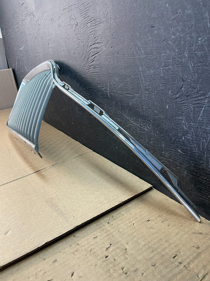2013 to 2016 Lincoln MKT Right Passenger Side Grille Grill v7120 DG2