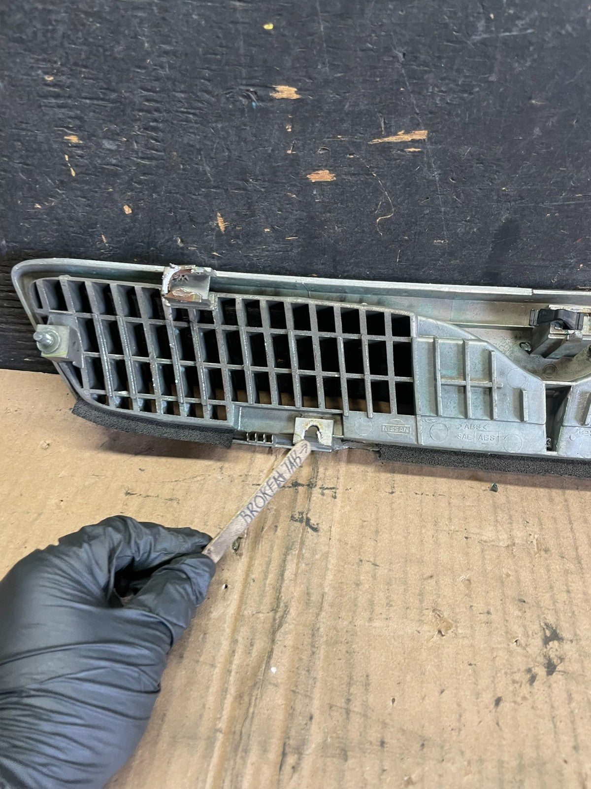 1999 Infiniti G20 Front Upper Grill Grille P8431 DG8