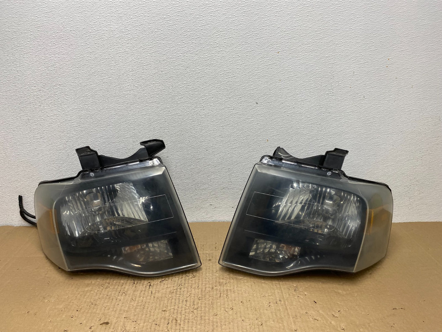 2007 - 2014 Ford Expedition Left+Right Side Headlights Halogen Oem AC4037 DW0