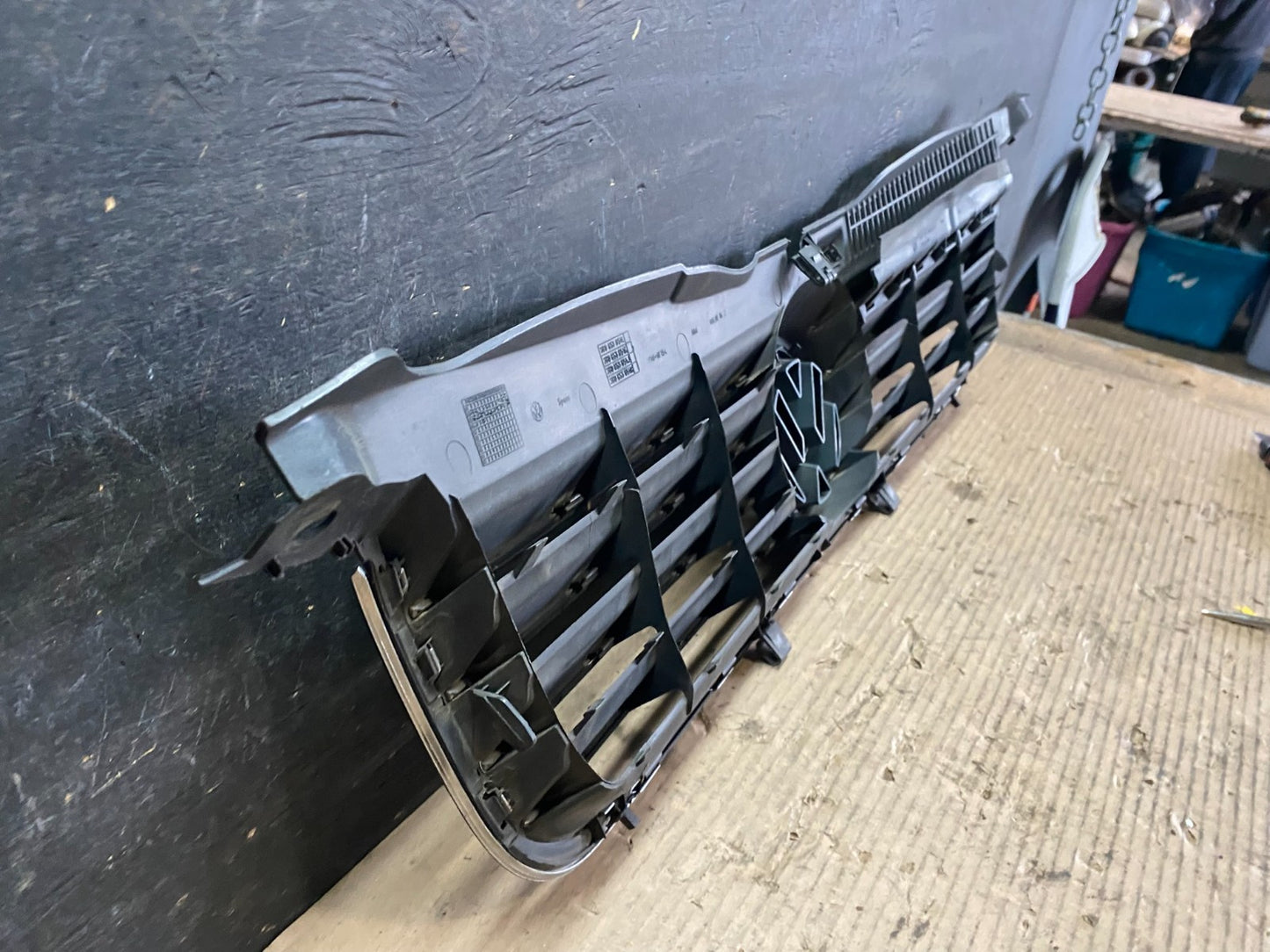 2001 to 2005 Volkswagen Passat Front Upper Grill Grille Oem s5736 DG9