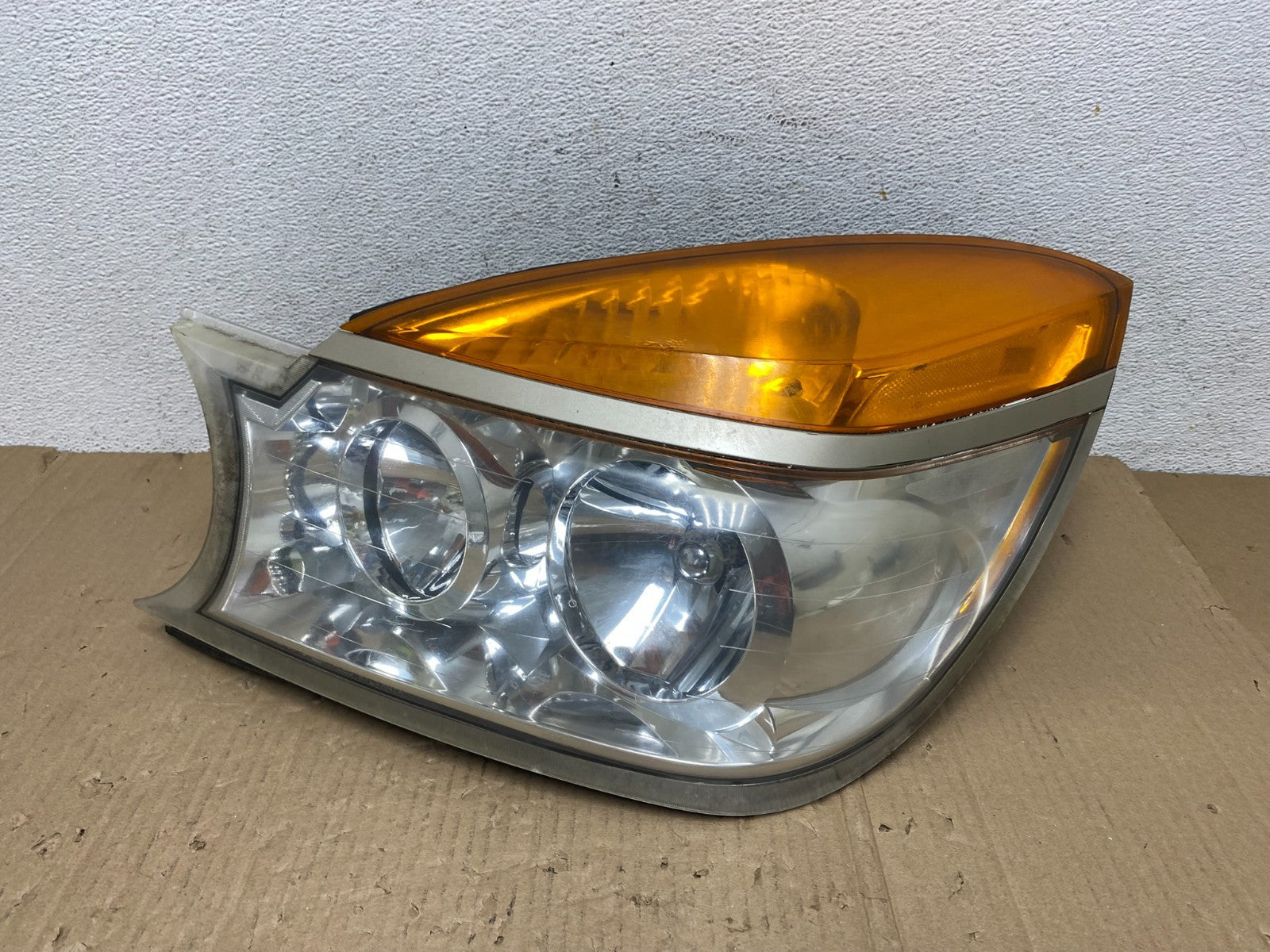 2002 to 2003 Buick Rendezvous Left Driver LH Side Headlight AE9016 DG0