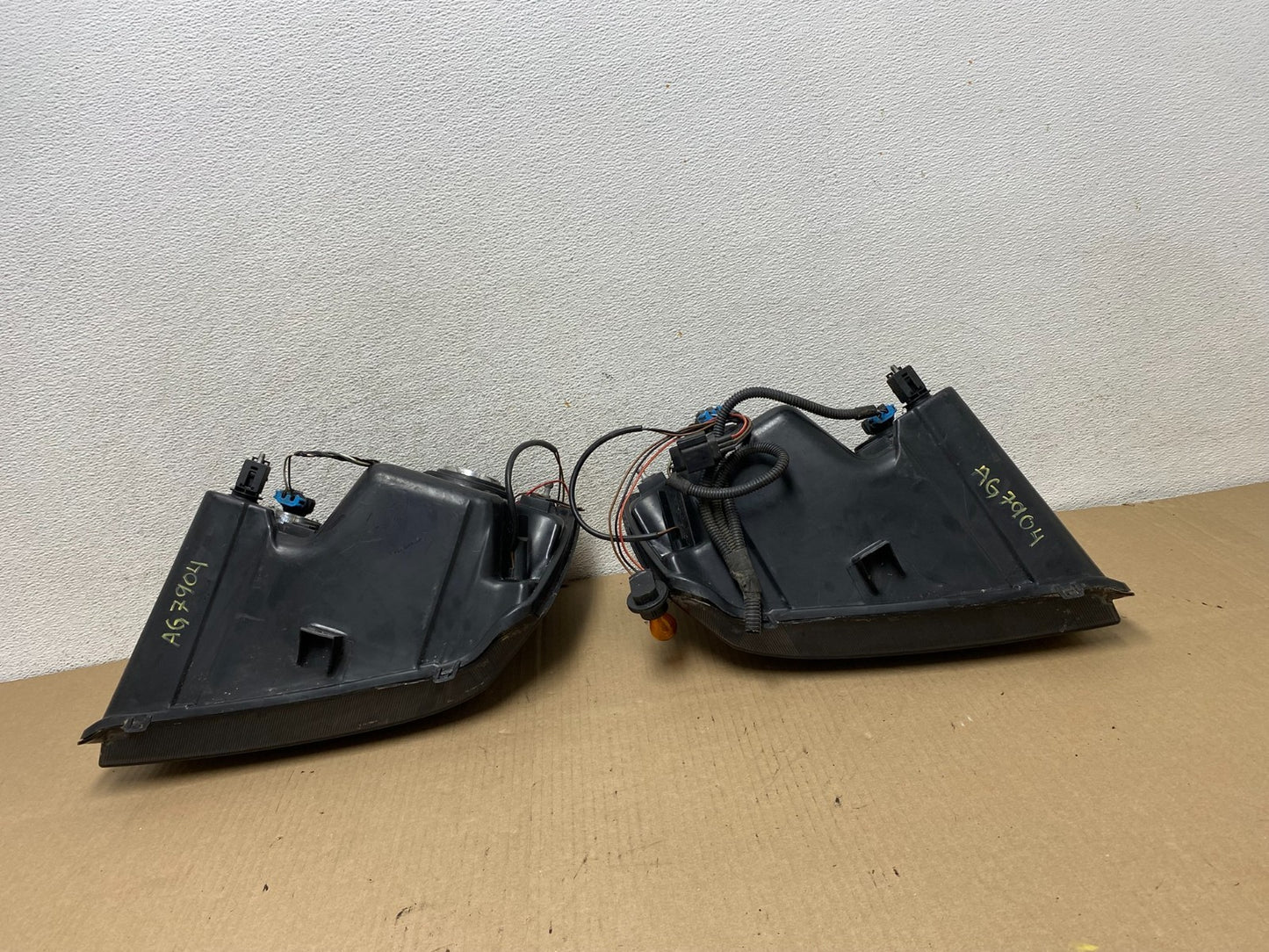2005 2006 2007 Dodge Magnum Left+Right Side Headlights AG7904 DW8