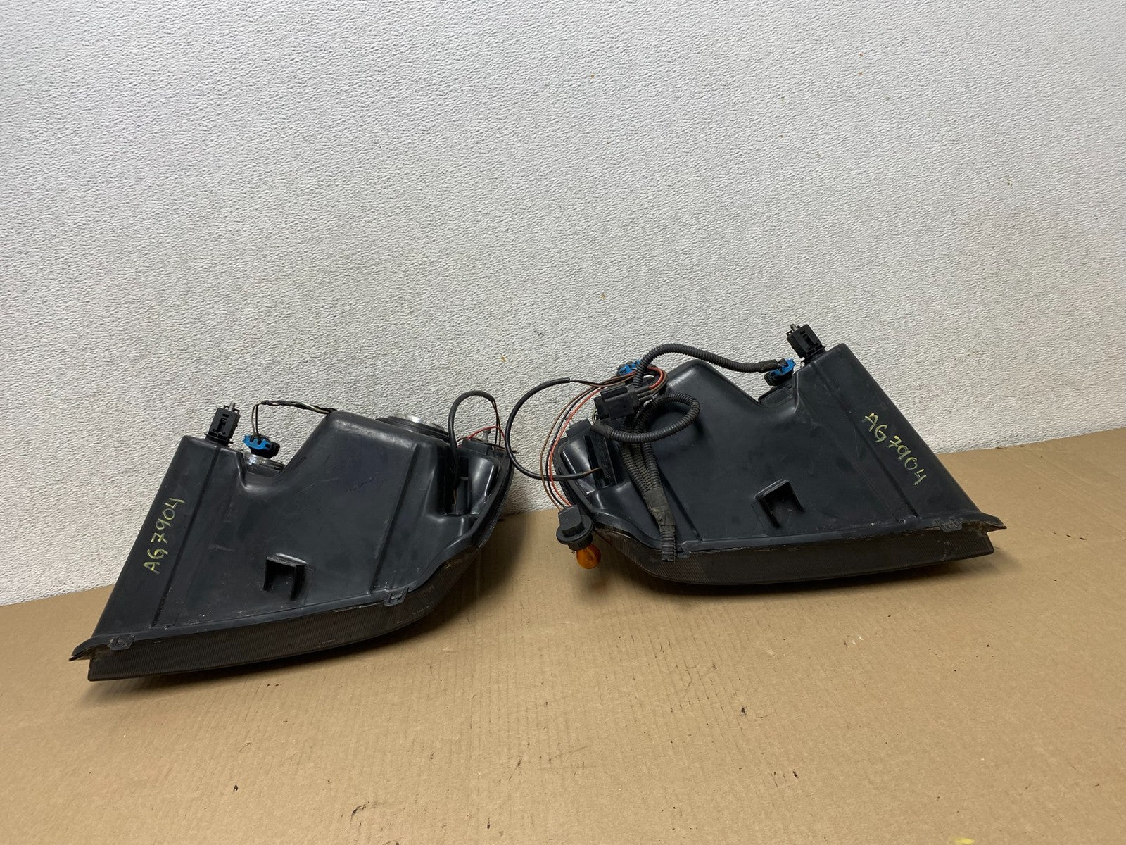 2005 2006 2007 Dodge Magnum Left+Right Side Headlights AG7904 DW8