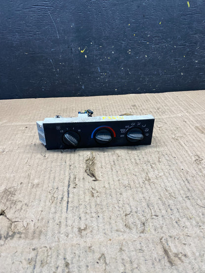 2001 - 2007 GMC Chevrolet Express 1500 Climate Control A/C p3551 DG0