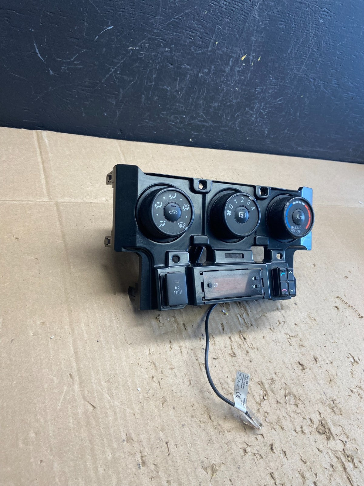 2009 to 2013 Toyota Corolla Matrix Climate Heater A/C AC Control Panel AB9704 DG2