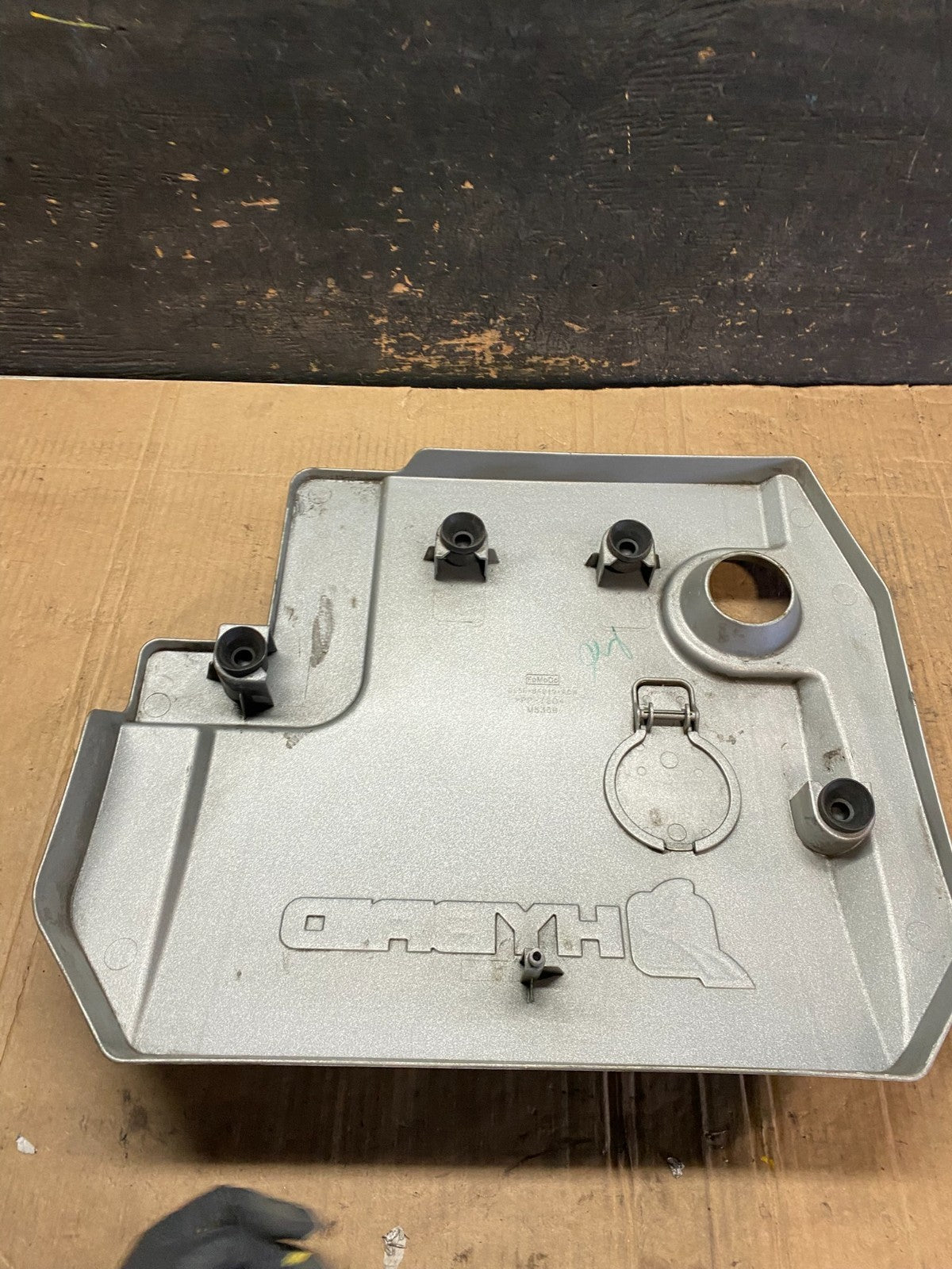2005 to 2008 Ford Escape Hybrid Engine Motor Cover T4039 DG5