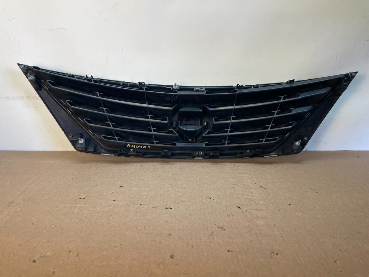 2012-2014 Nissan Versa Sedan (2nd gen) Front Upper Grill Grille AH0403 DG3