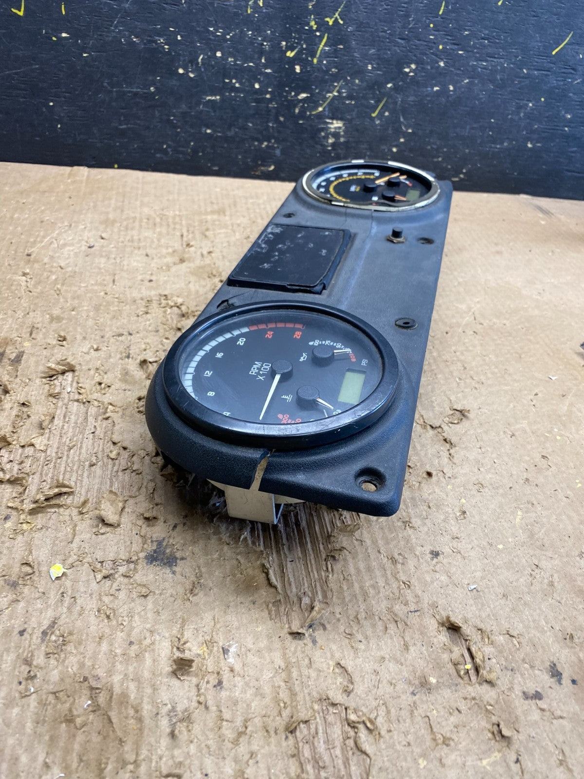 2011 Mack LE Instrument Panel Cluster Z98643